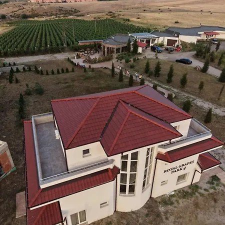 Royal Grapes Park * Tŭnkovo