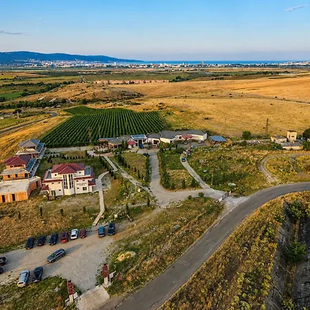 Royal Grapes Park * Tunkovo